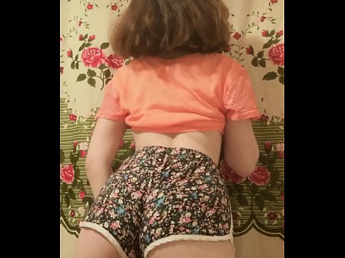 ❤️ Sexet ung babe laver en striptease ved at filme sine shorts på kamera ️❌ Porn video at da.sexonfire.ru ️