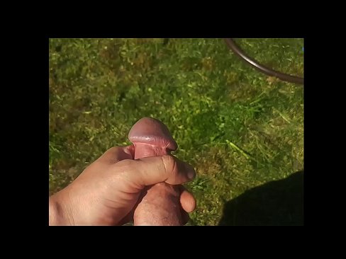 ❤️ Hot hottie får sin lyserøde fisse kneppet og kommer med en sprøjte i en sommerhave ️❌ Porn video at da.sexonfire.ru ️
