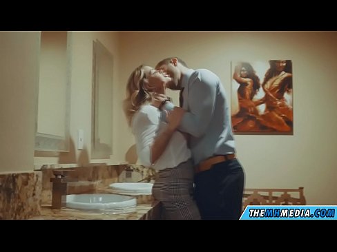 ❤️ Når en barmfagre blondine forfører dig på et offentligt toilet ️❌ Porn video at da.sexonfire.ru ️